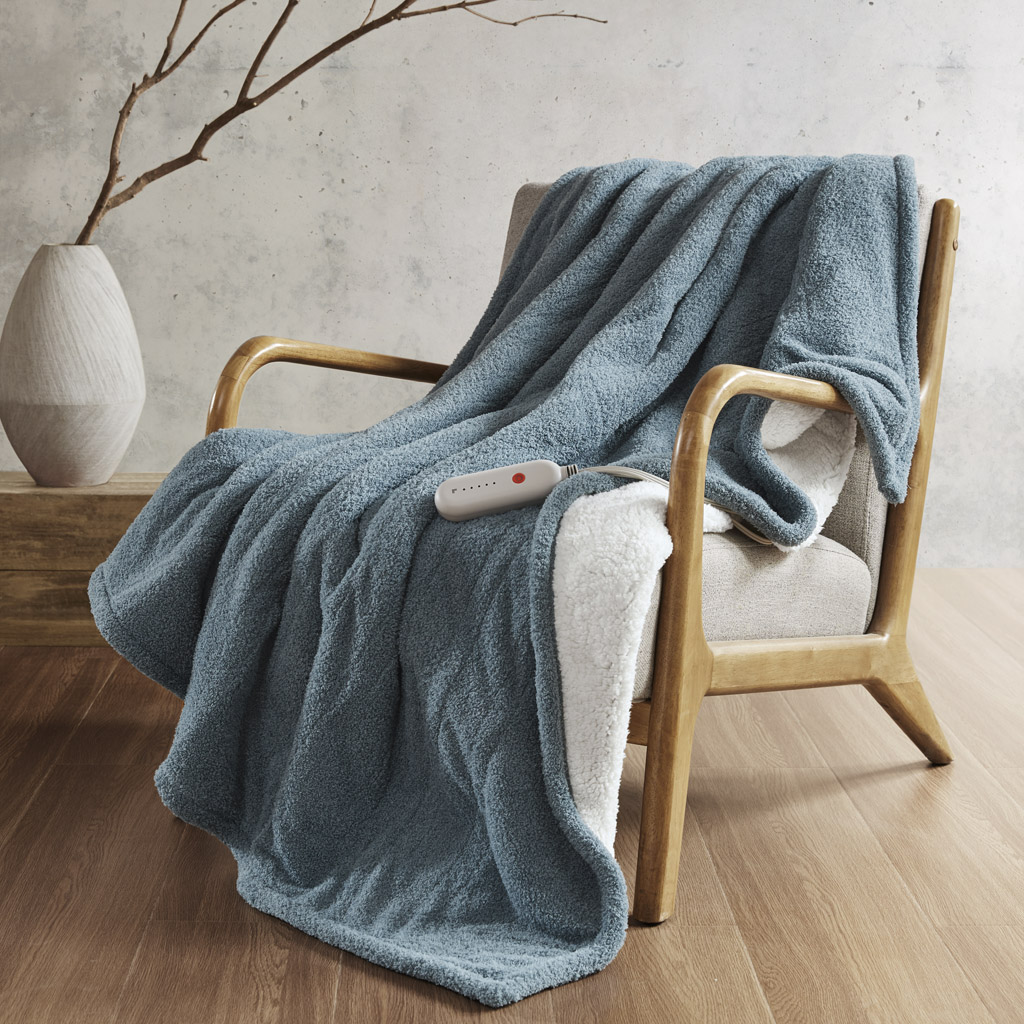 Amira Dream Soft Heated Throw