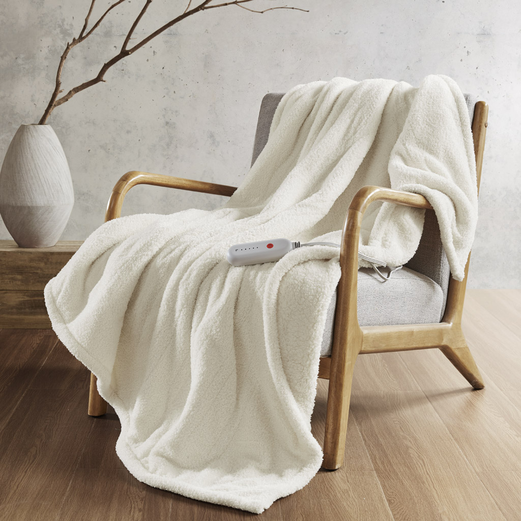 Amira Dream Soft Heated Throw